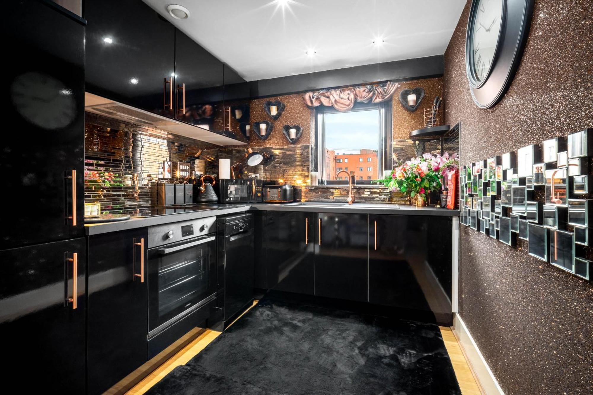 Luxury 1 Bed Flat With Parking 11K - Top Rated - Netflix - Wifi - 70 Inch Smart Tv - Birmingham City Centre - Tv In Bedroom - Top Rated Extérieur photo