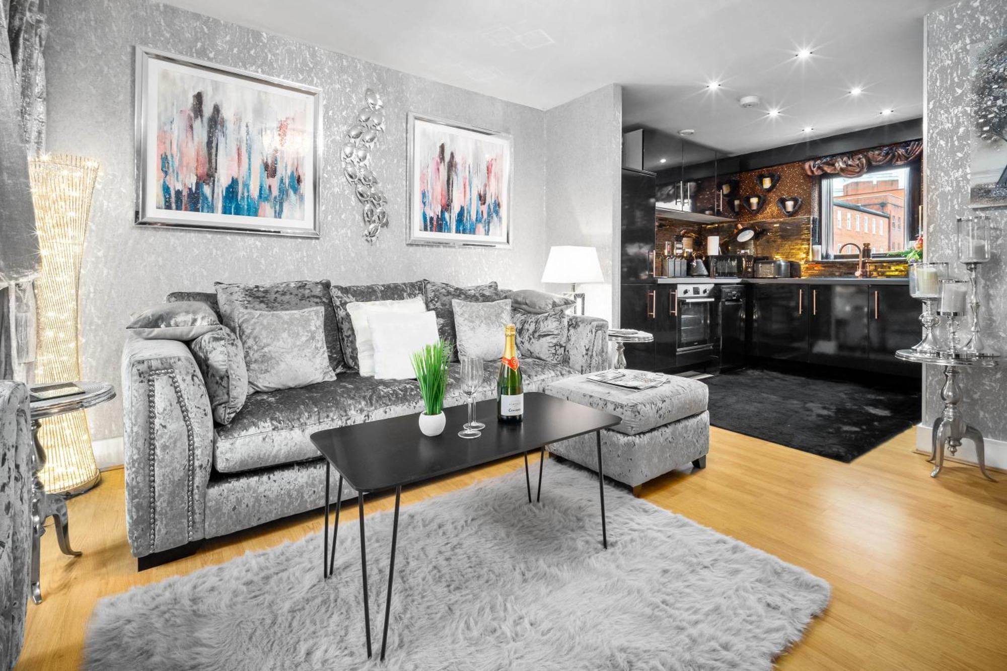Luxury 1 Bed Flat With Parking 11K - Top Rated - Netflix - Wifi - 70 Inch Smart Tv - Birmingham City Centre - Tv In Bedroom - Top Rated Extérieur photo