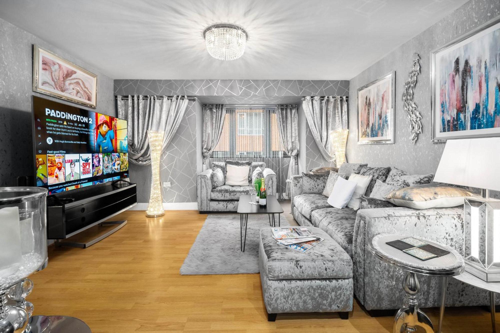 Luxury 1 Bed Flat With Parking 11K - Top Rated - Netflix - Wifi - 70 Inch Smart Tv - Birmingham City Centre - Tv In Bedroom - Top Rated Extérieur photo