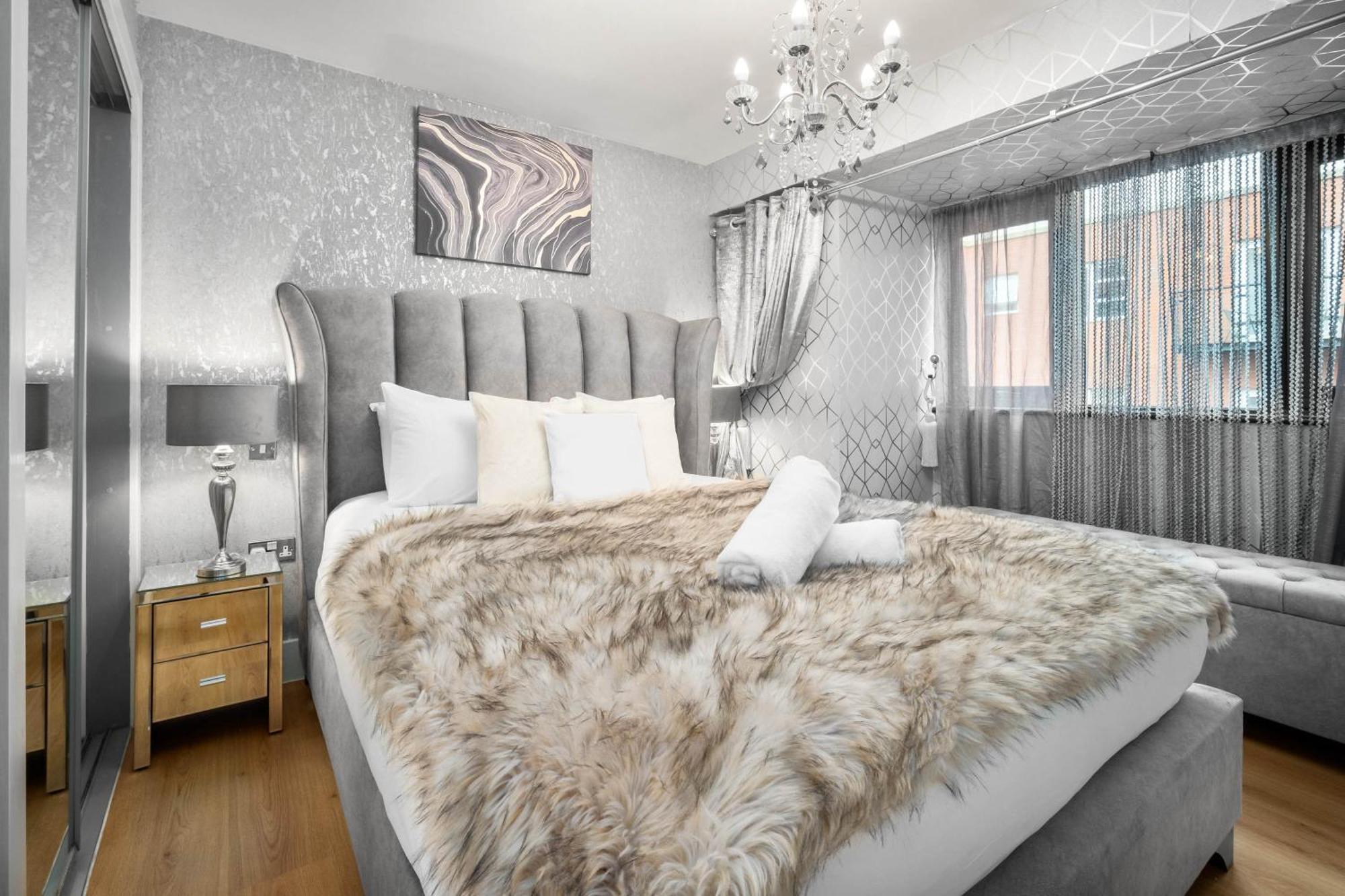 Luxury 1 Bed Flat With Parking 11K - Top Rated - Netflix - Wifi - 70 Inch Smart Tv - Birmingham City Centre - Tv In Bedroom - Top Rated Extérieur photo